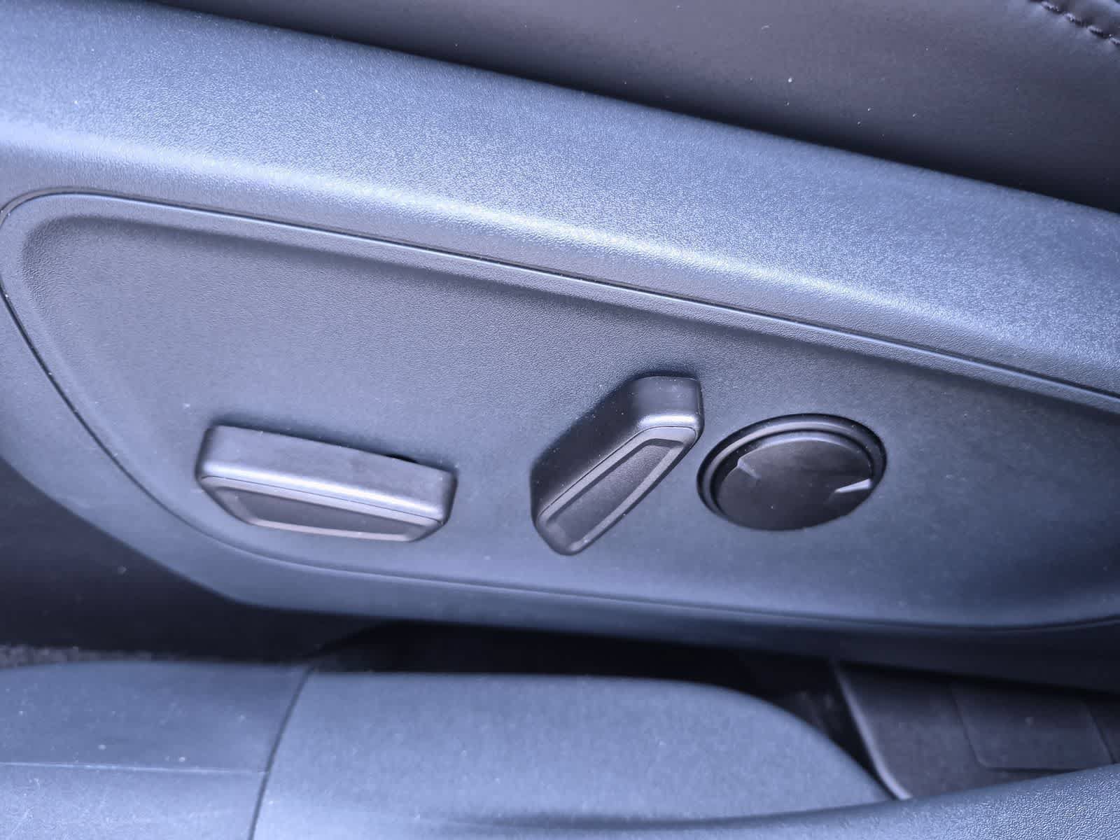 Certified 2025 Ford Maverick Lariat w/ Black Appearance Package AWD/4WD image 17