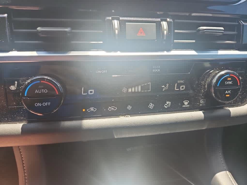 Used 2025 Nissan Pathfinder SV AWD/4WD image 16