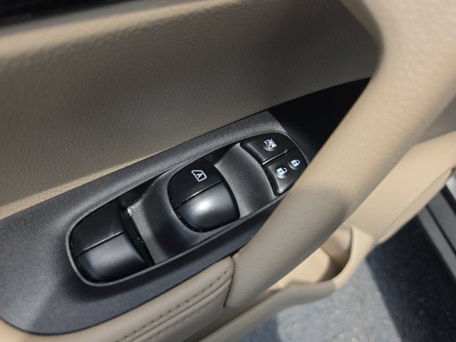 Used 2017 Nissan Rogue SL w/ SL Premium Package FWD image 19