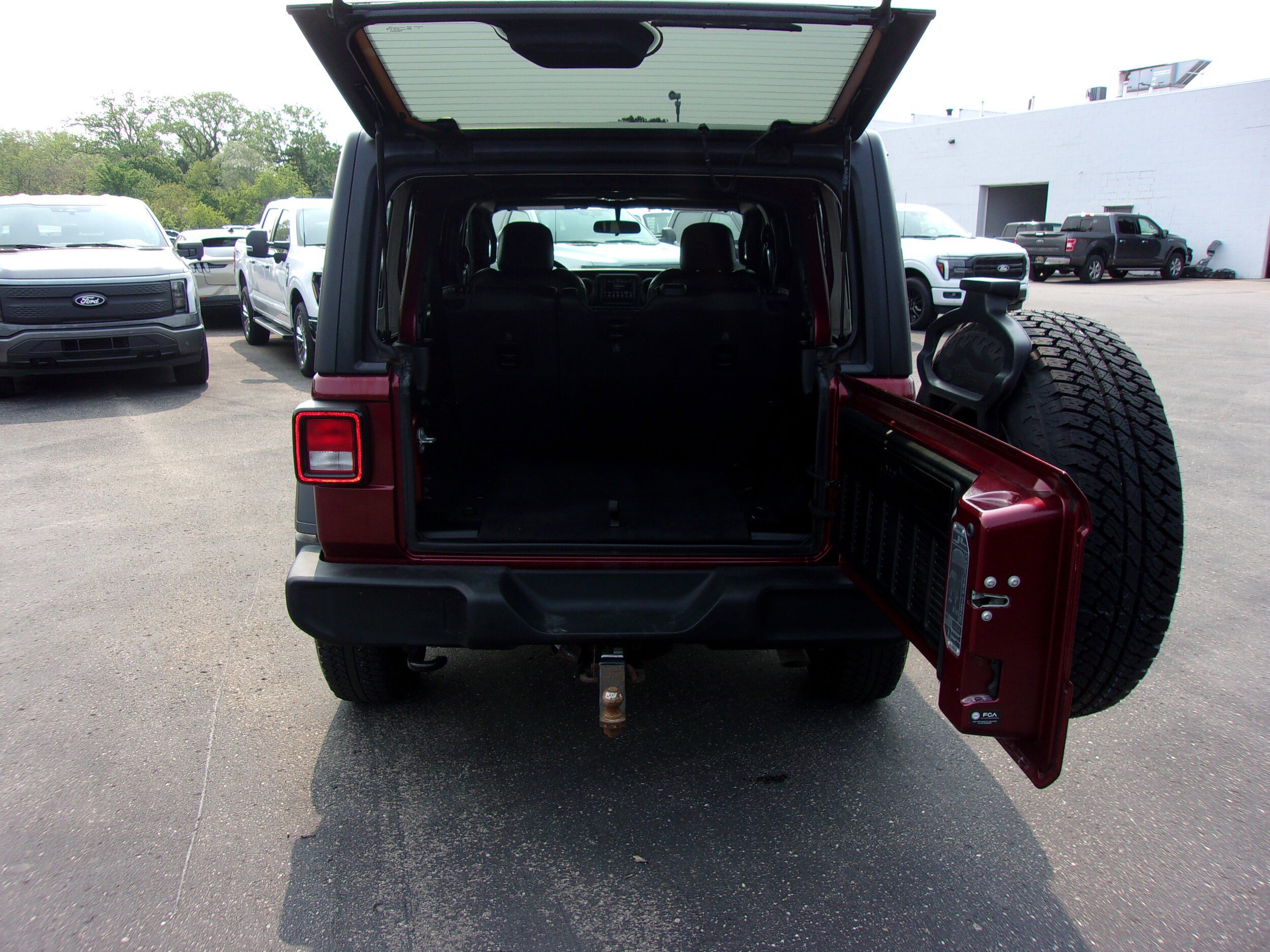 Used 2021 Jeep Wrangler Unlimited Sport AWD/4WD image 9