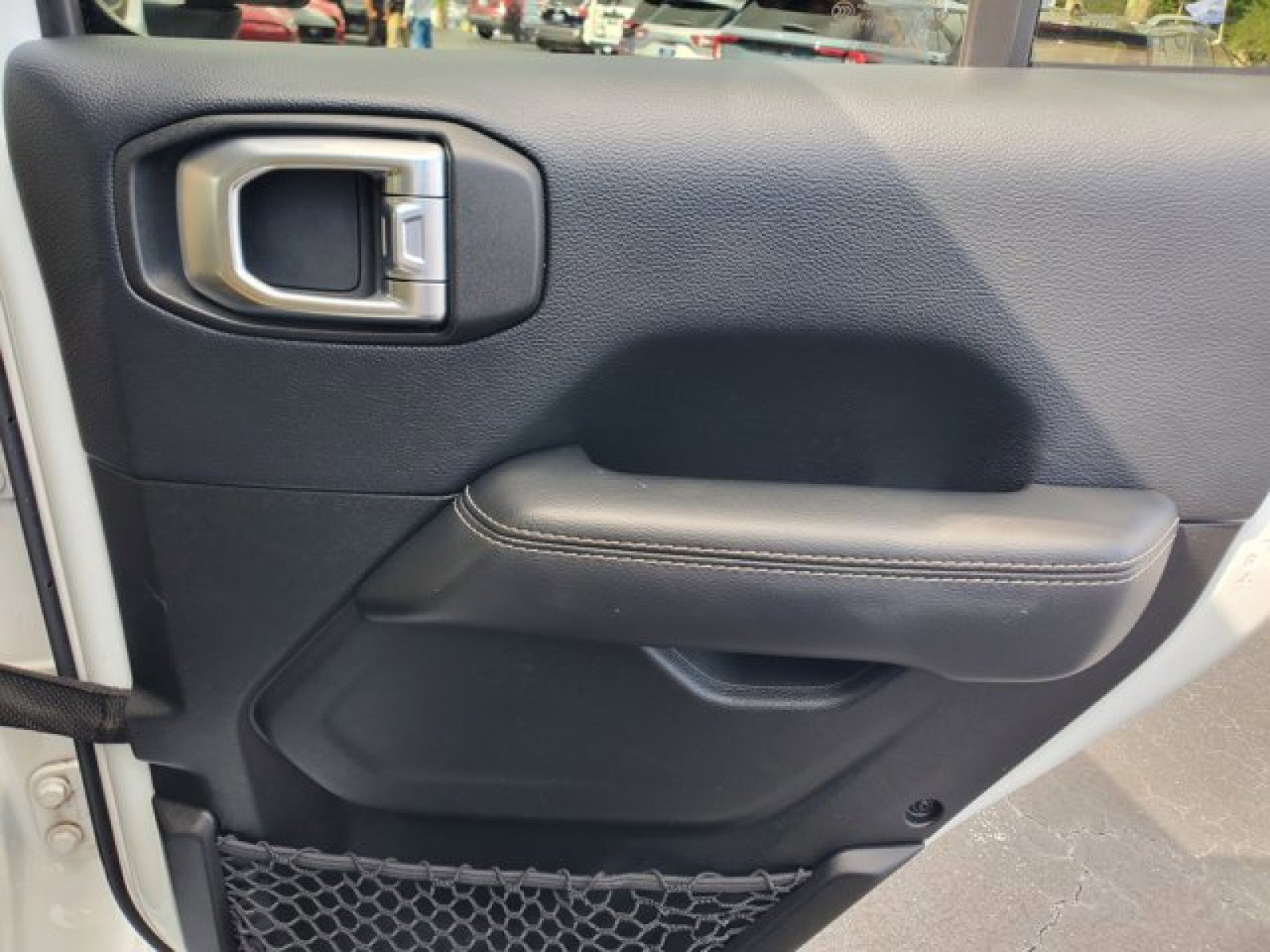 Used 2018 Jeep Wrangler Unlimited Sahara image 32