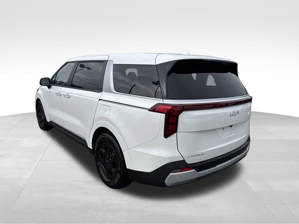 Used 2025 Kia Carnival image 10