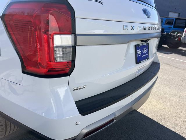 Certified 2023 Ford Expedition XLT image 10
