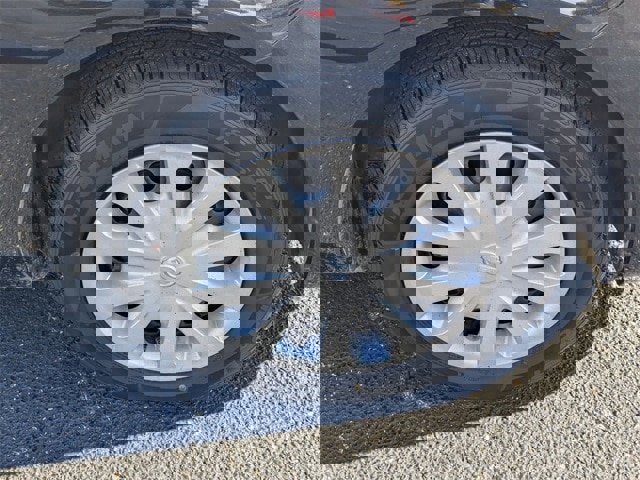 Used 2019 Nissan Versa SV image 9