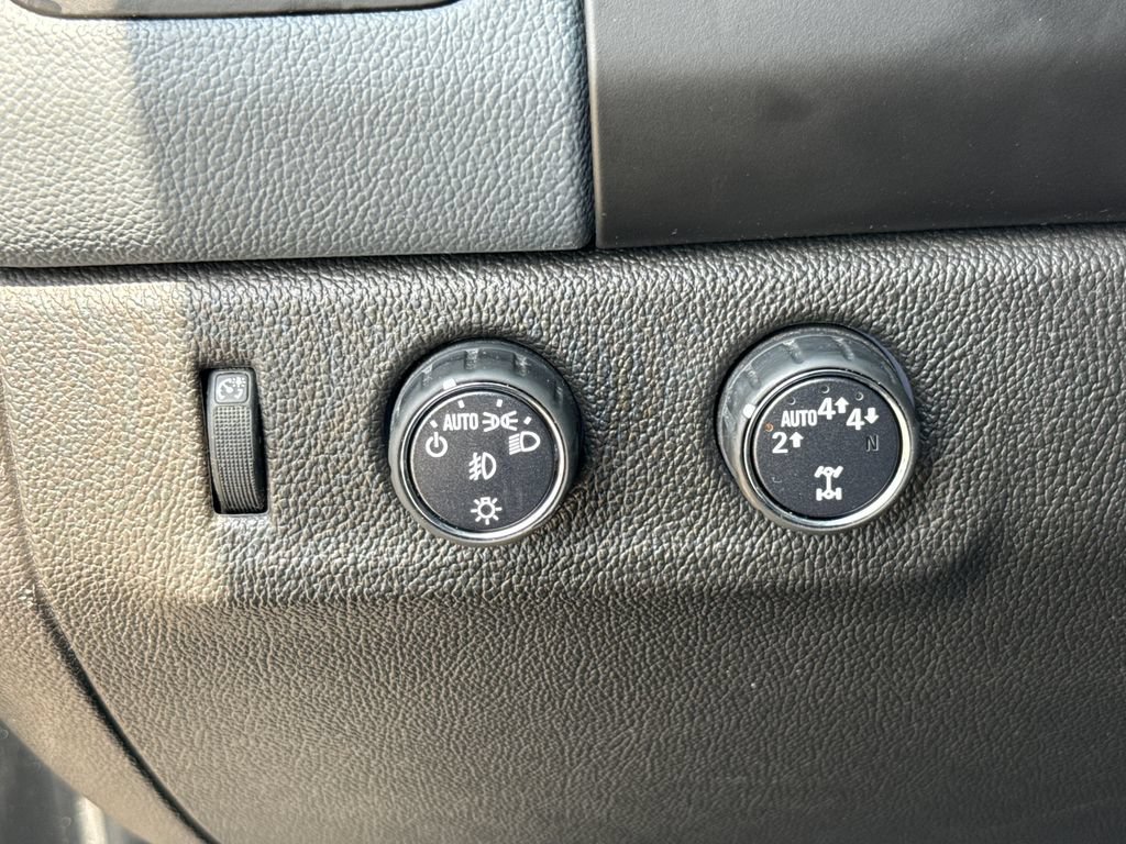 Used 2017 Chevrolet Colorado Z71 AWD/4WD image 14