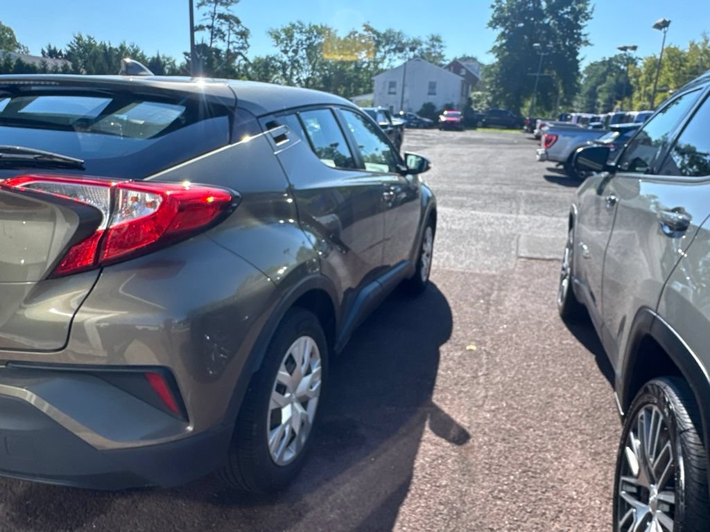 Used 2021 Toyota C-HR LE FWD image 5