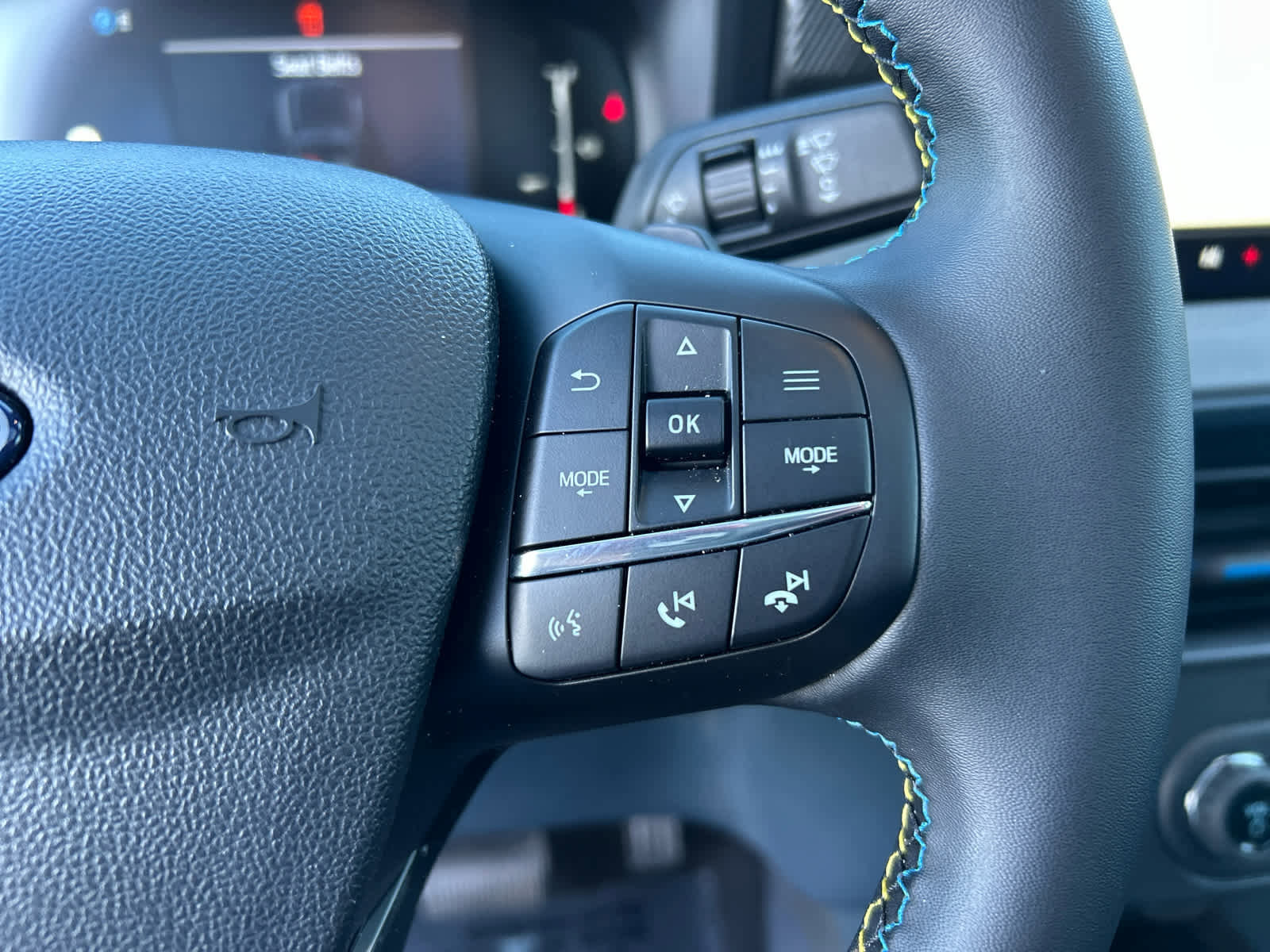 Certified 2025 Ford Maverick Lobo image 35