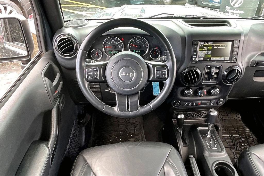 Used 2017 Jeep Wrangler Unlimited Sahara AWD/4WD image 4