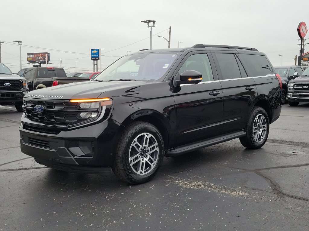 Certified 2025 Ford Expedition Active AWD/4WD image 8