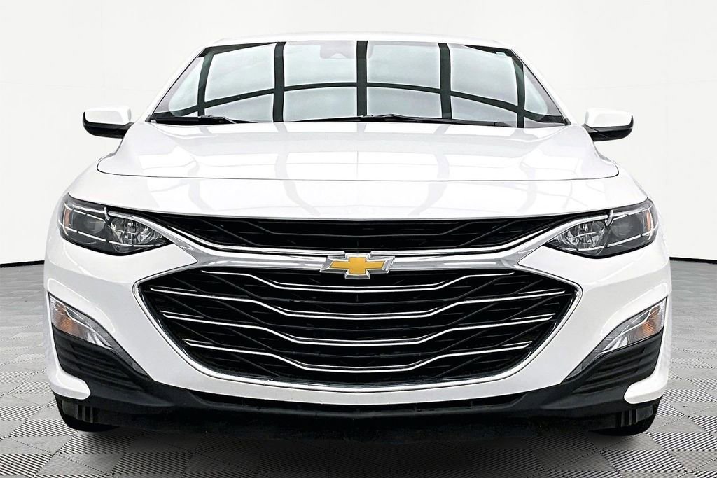 Used 2025 Chevrolet Malibu LT FWD image 3