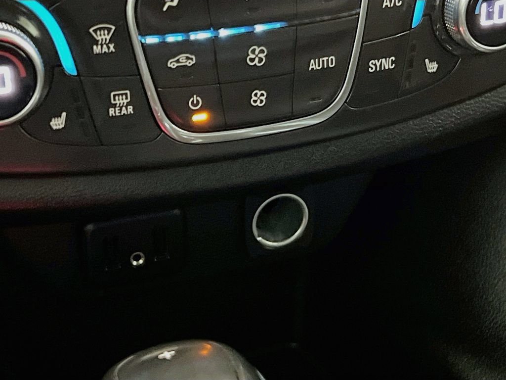 Used 2019 Chevrolet Traverse LT w/ LT Premium Package AWD/4WD image 25