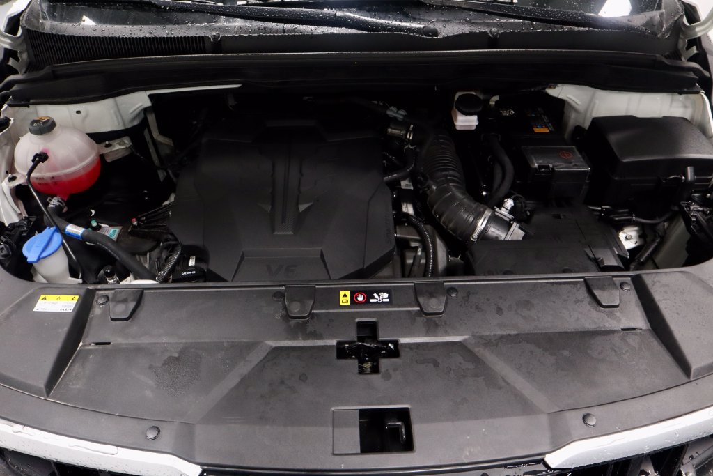 Used 2024 Kia Carnival EX FWD image 17