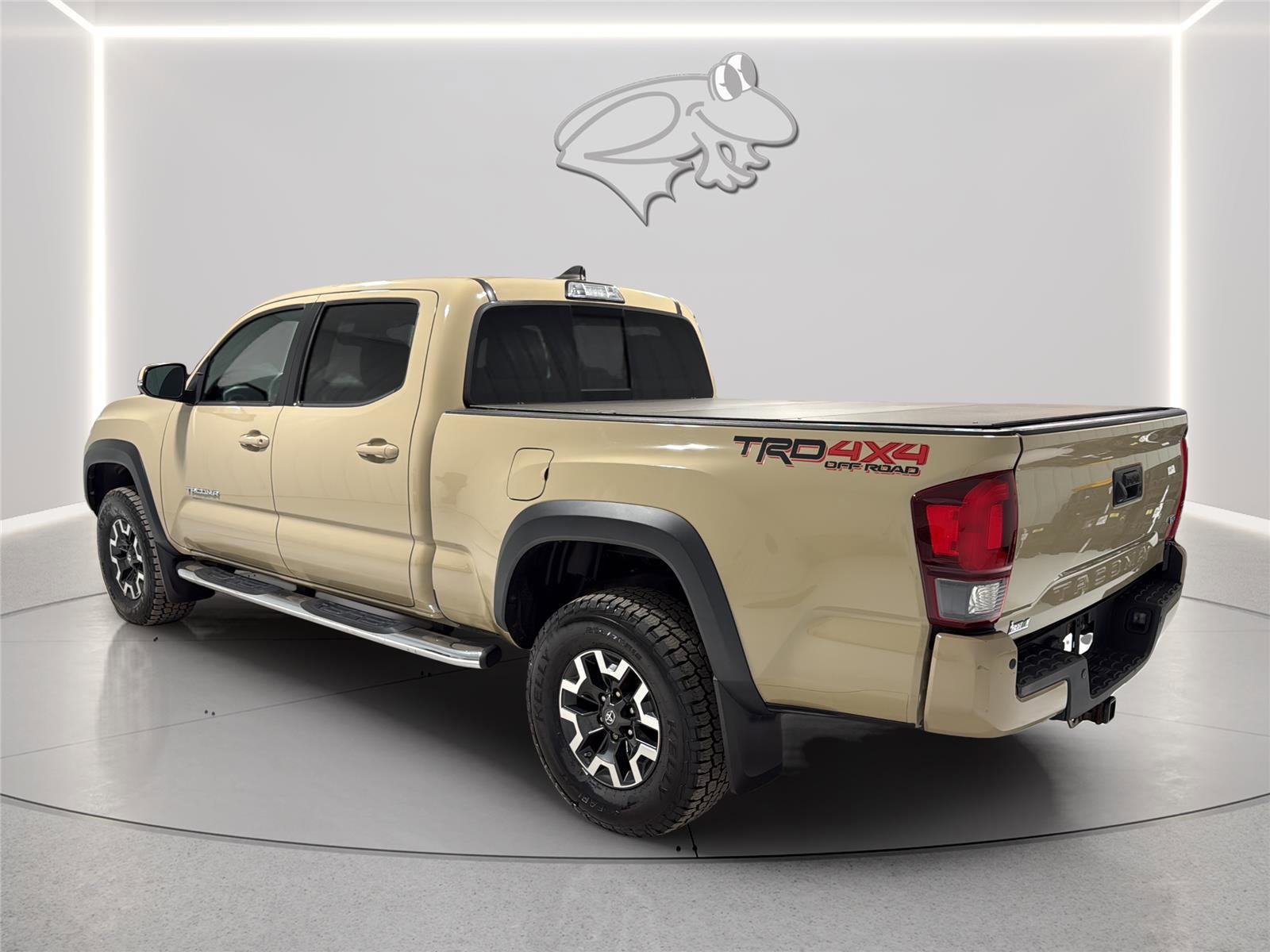 Used 2018 Toyota Tacoma TRD Off-Road w/ Technology Package AWD/4WD image 3