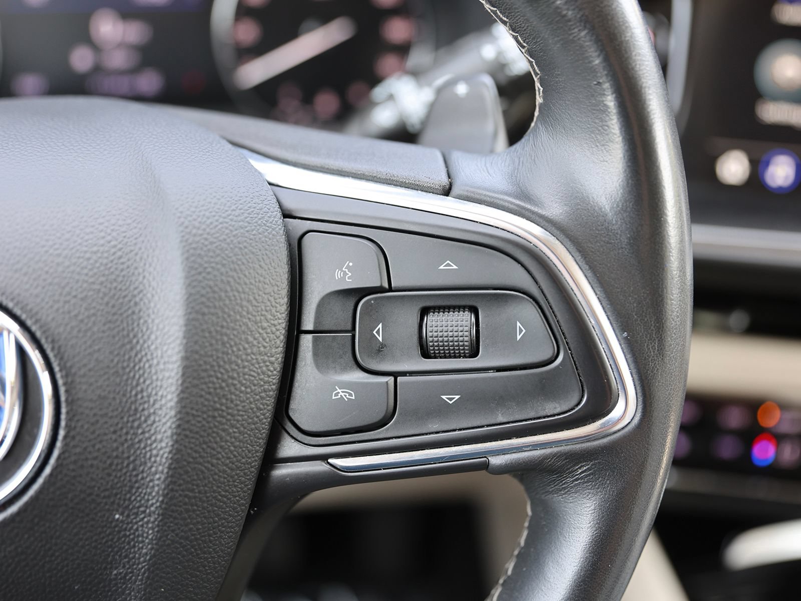 Used 2022 Buick Envision Preferred AWD/4WD image 39