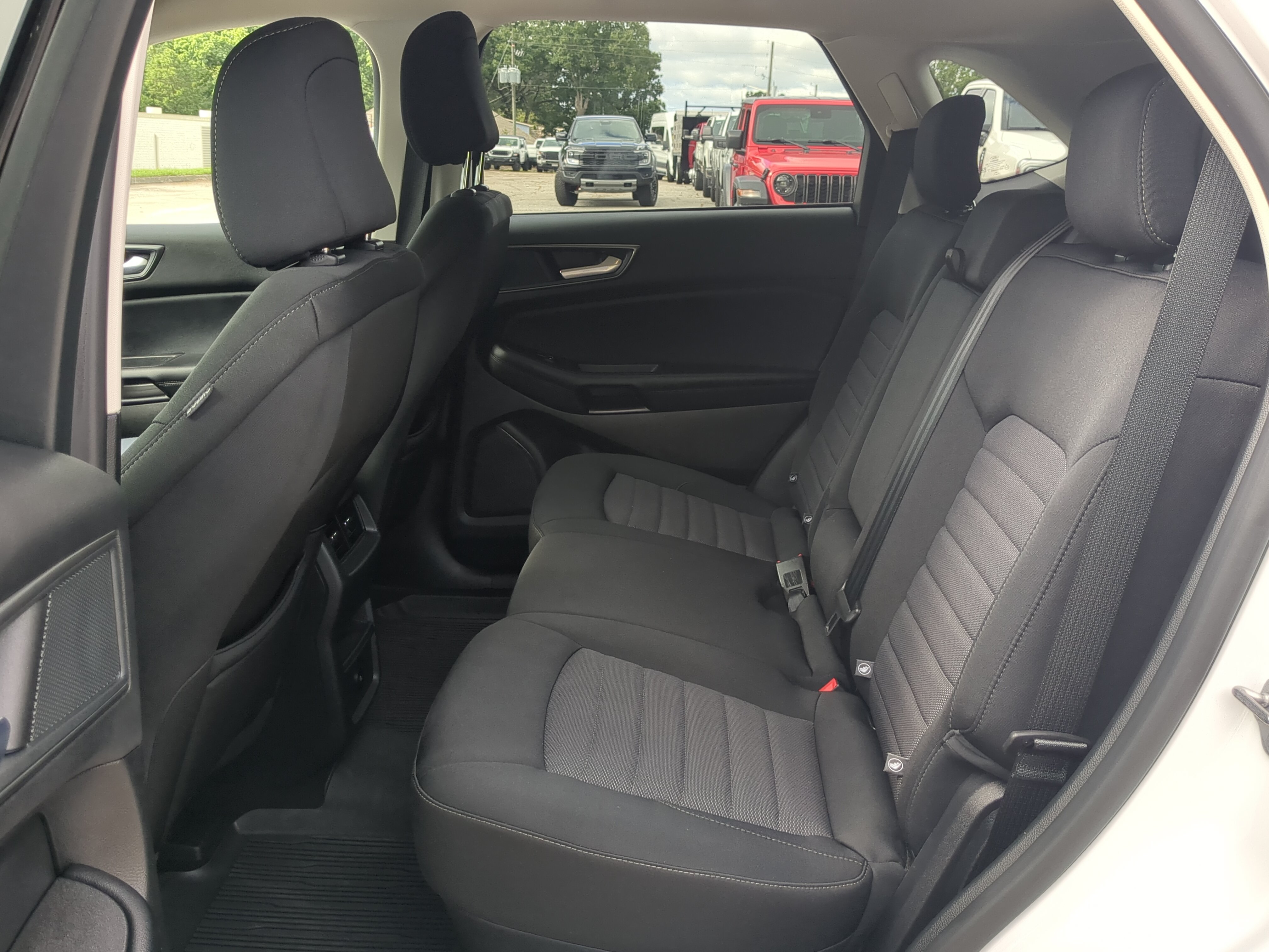Certified 2024 Ford Edge SE w/ Black Appearance Package AWD/4WD image 12