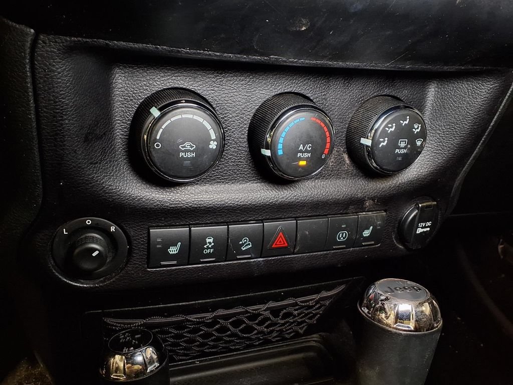Used 2017 Jeep Wrangler Unlimited Sahara w/ Mopar Chrome Edition Group AWD/4WD image 7