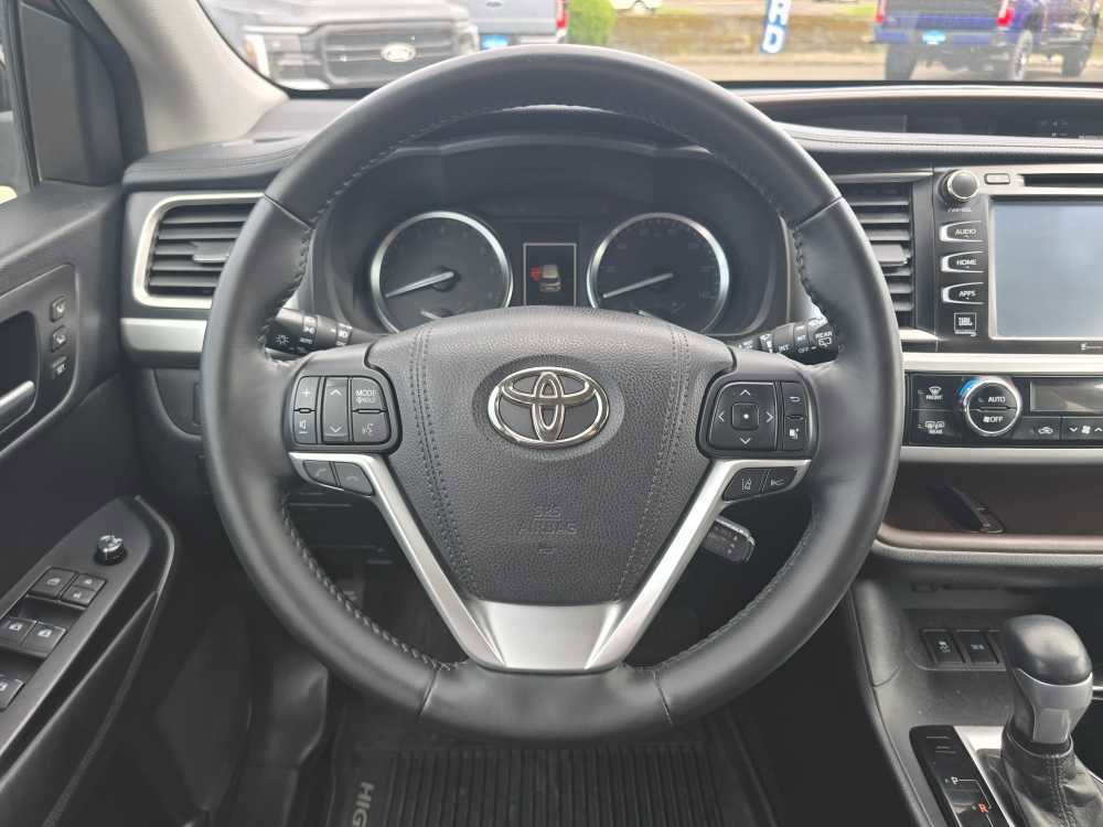 Used 2018 Toyota Highlander Limited AWD/4WD image 11