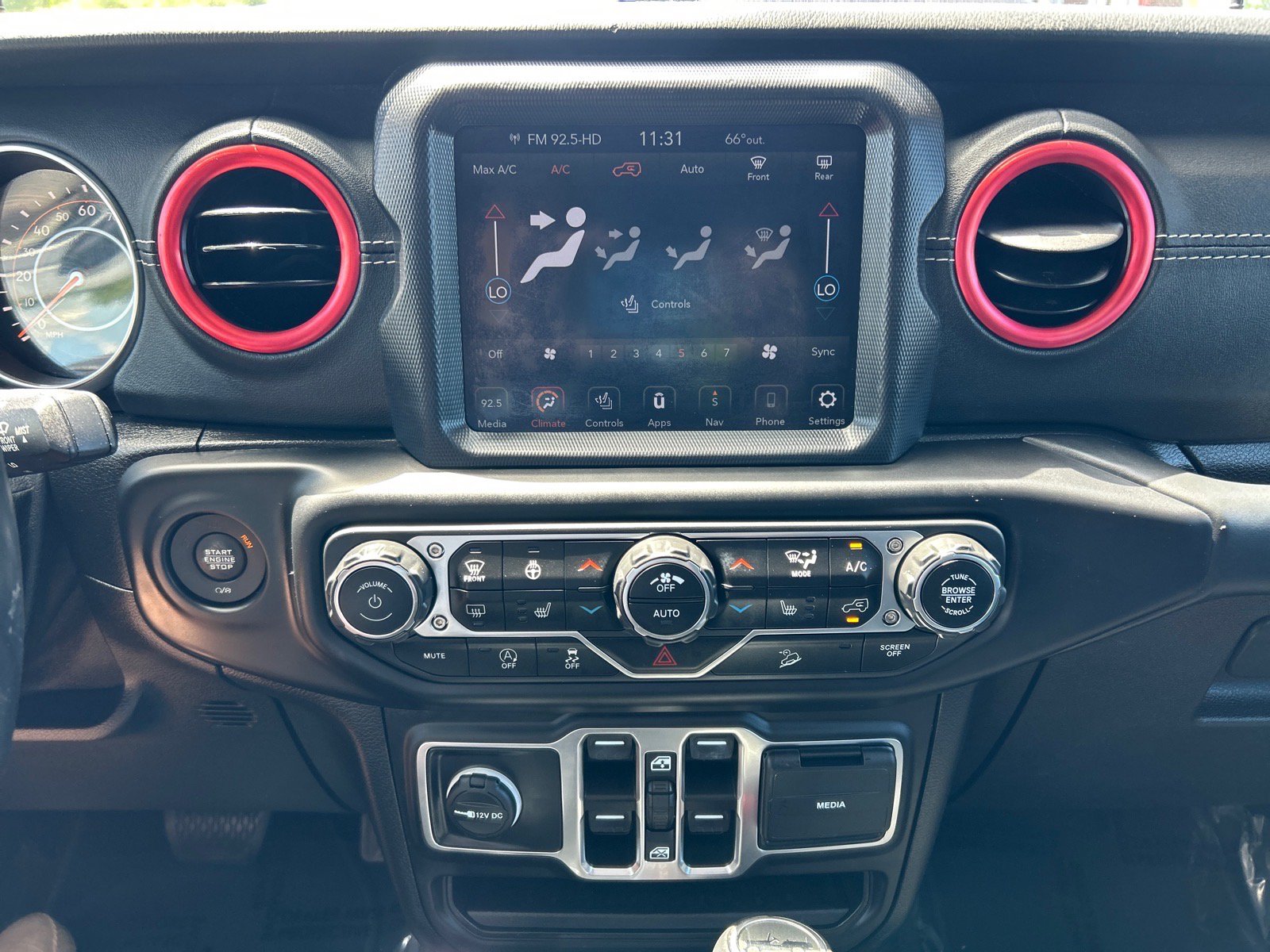 Used 2020 Jeep Wrangler Unlimited Sahara AWD/4WD image 27
