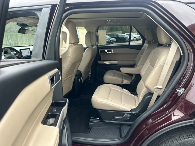 Certified 2022 Ford Explorer XLT w/ Equipment Group 202A AWD/4WD image 17