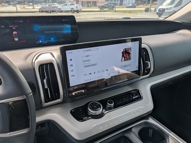 Certified 2025 Ford Expedition Active image 21