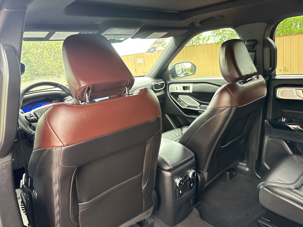 Certified 2023 Ford Explorer Platinum w/ Technology Package AWD/4WD image 23