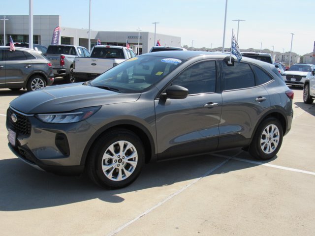 Certified 2025 Ford Escape Active FWD image 3