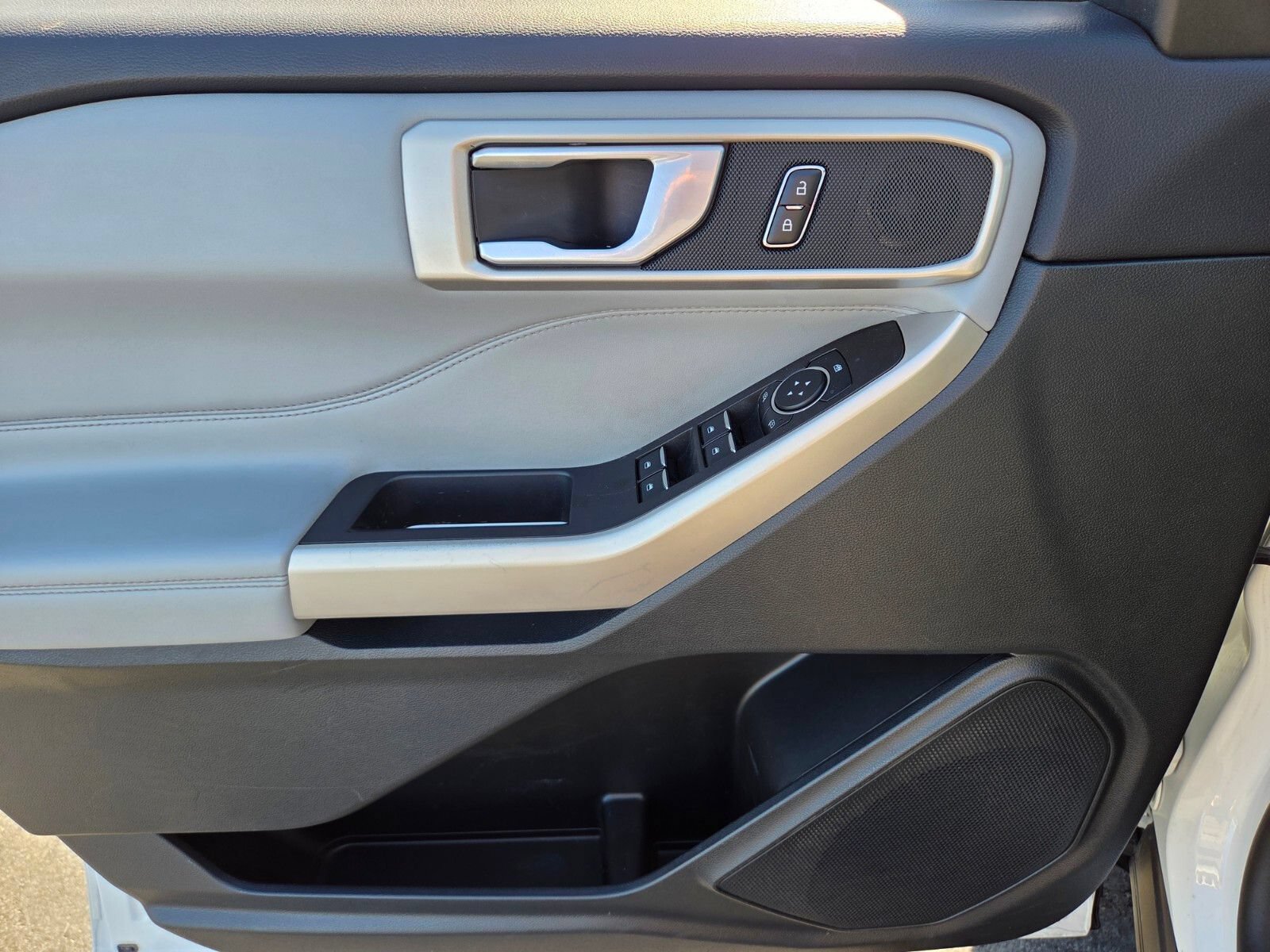 Certified 2023 Ford Explorer XLT w/ Equipment Group 202A RWD image 18