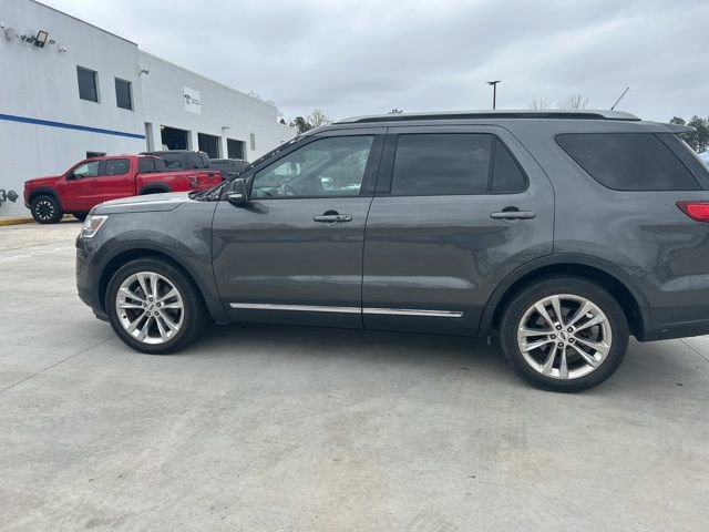 Certified 2018 Ford Explorer XLT w/ Equipment Group 202A image 6