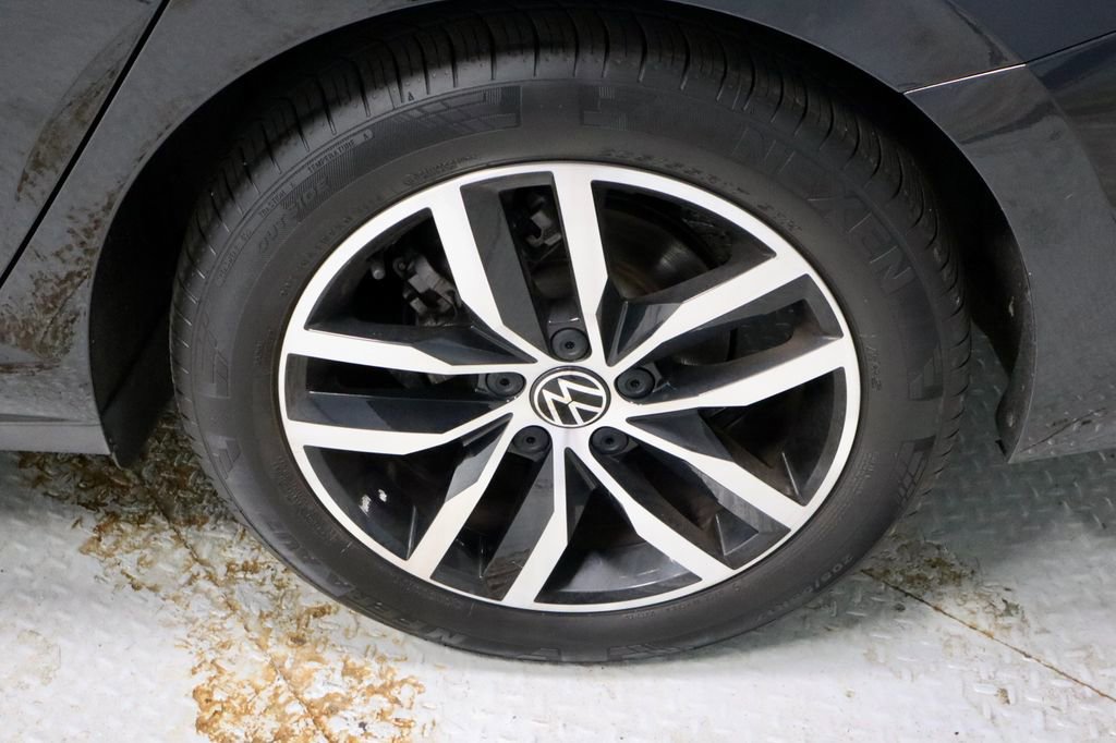 Used 2025 Volkswagen Jetta SE image 18