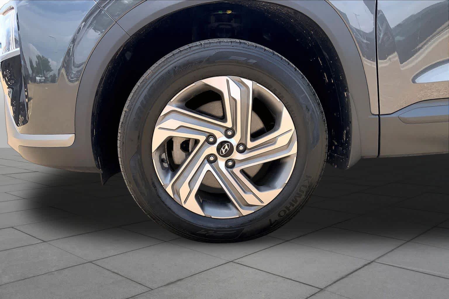 Used 2023 Hyundai Santa Fe SEL w/ Cargo Package AWD/4WD image 11