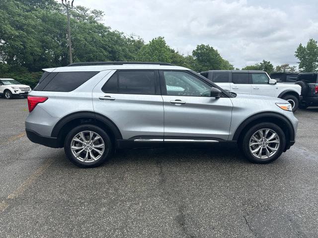 Certified 2023 Ford Explorer XLT w/ Equipment Group 202A AWD/4WD image 4