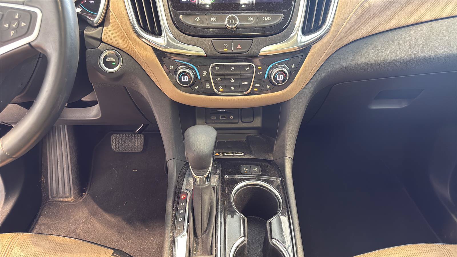 Used 2023 Chevrolet Equinox Premier AWD/4WD image 23