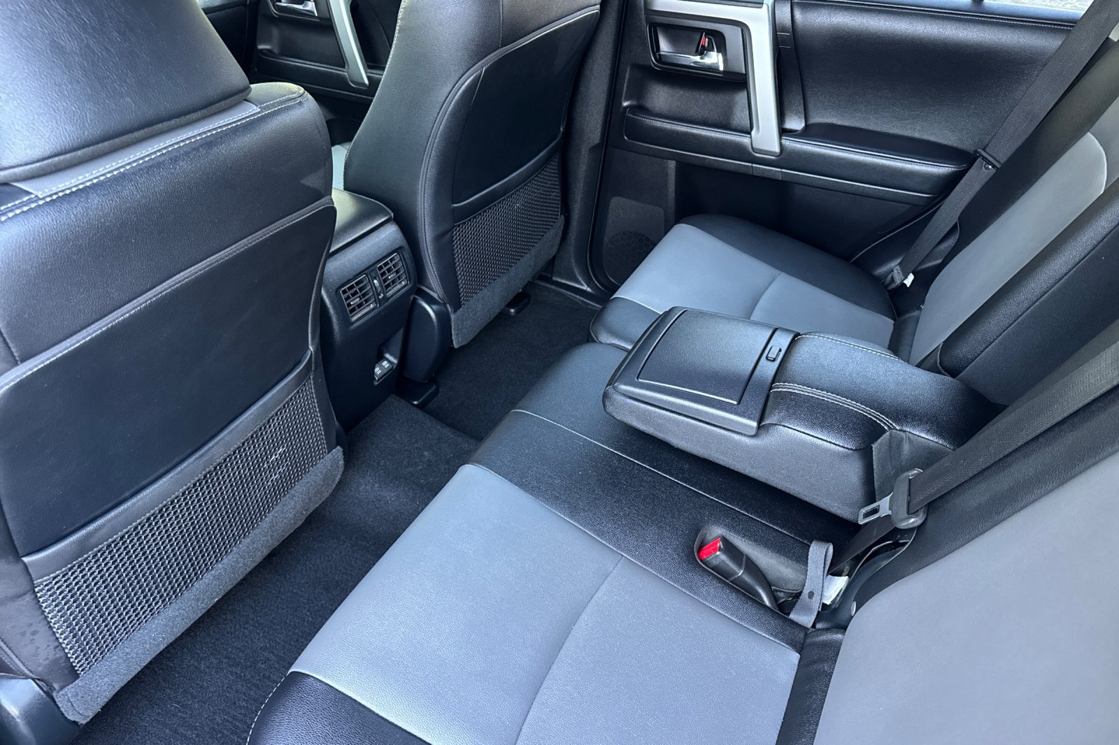Used 2022 Toyota 4Runner SR5 Premium w/ Moonroof Package AWD/4WD image 13