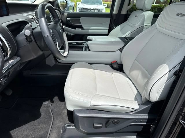 Certified 2025 Ford Expedition Platinum w/ Platinum Ultimate Package AWD/4WD image 17