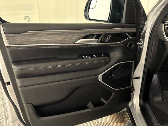 Used 2024 Jeep Wagoneer L Series II w/ Flexible Seating Group RWD image 16