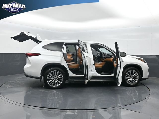 Used 2023 Toyota Highlander Platinum FWD image 15