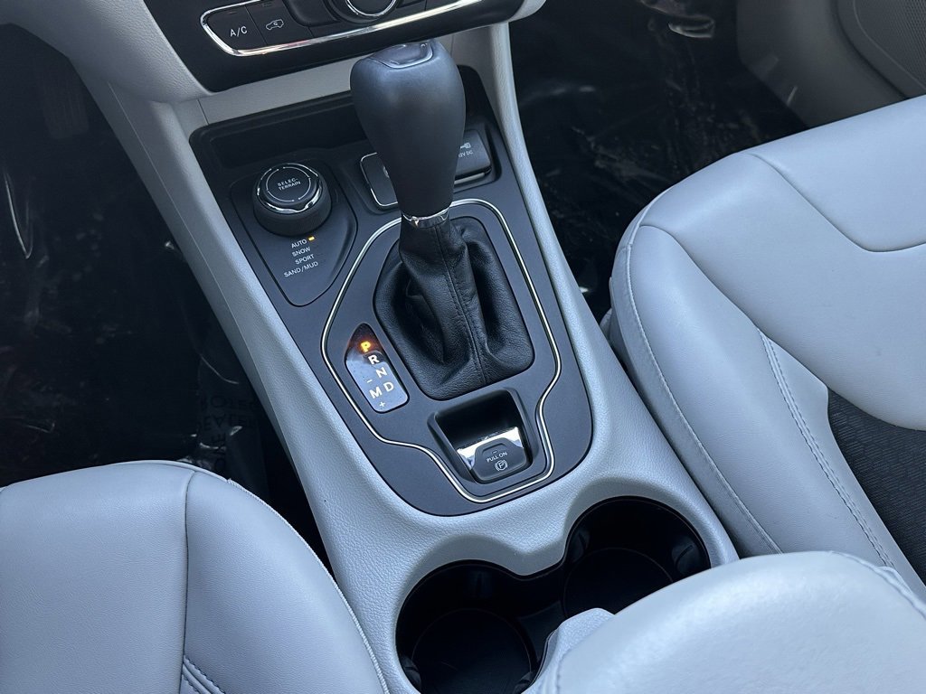 Used 2021 Jeep Cherokee Latitude Plus image 29