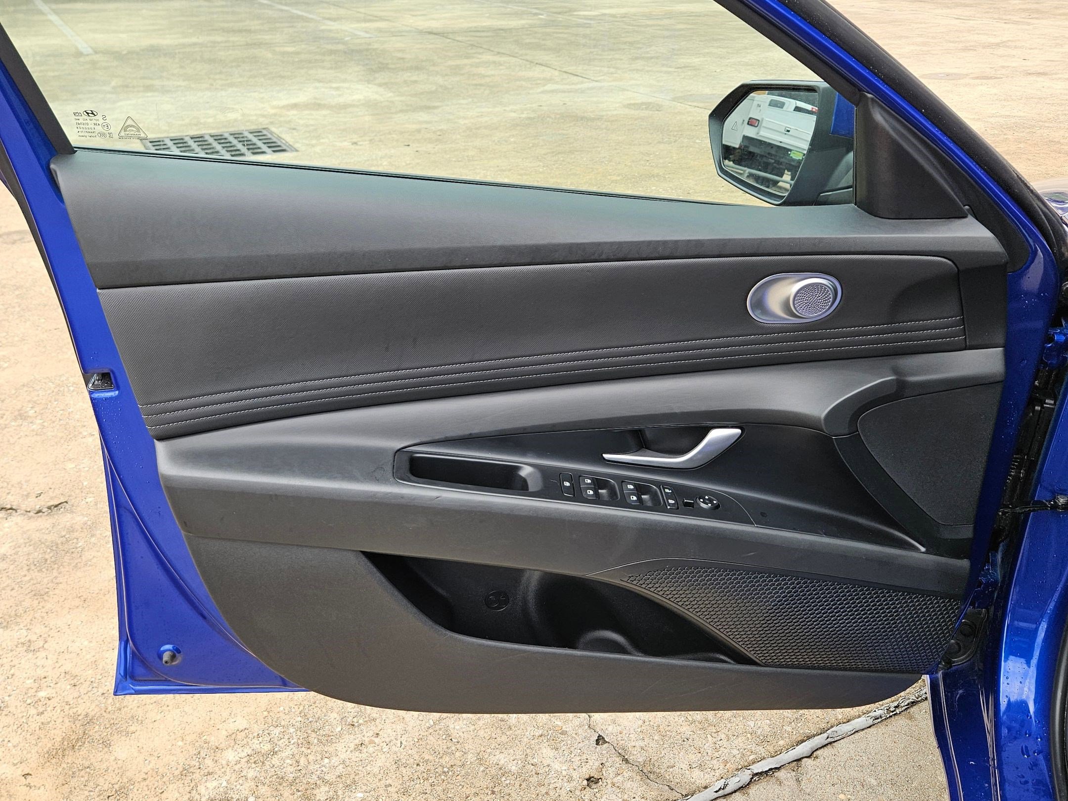 Used 2025 Hyundai Elantra SEL FWD image 14