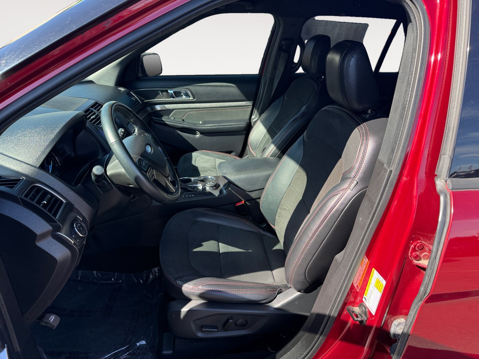 Certified 2019 Ford Explorer XLT w/ Equipment Group 202A AWD/4WD image 10