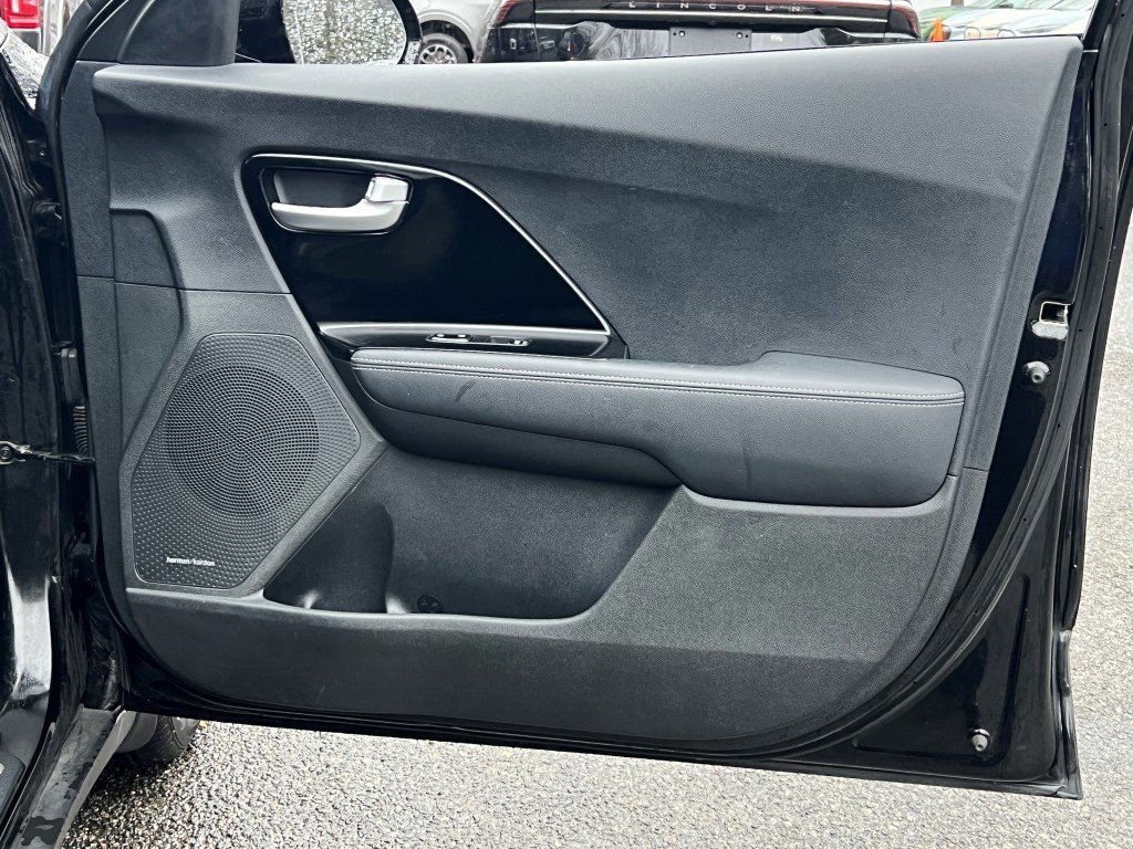 Used 2018 Kia Niro EX Premium image 7