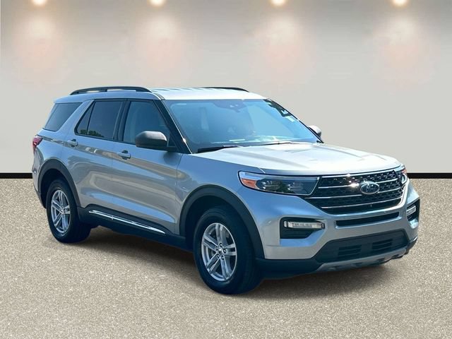 Certified 2023 Ford Explorer XLT w/ Equipment Group 202A AWD/4WD image 3