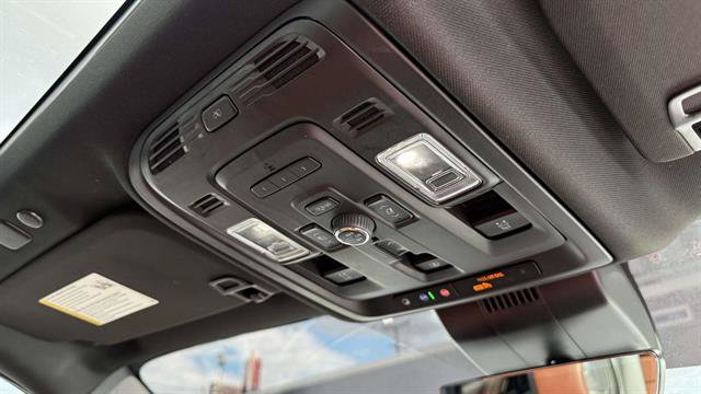 Used 2023 GMC Yukon Denali Ultimate AWD/4WD image 26