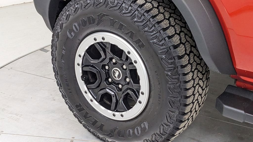 Certified 2022 Ford Bronco Outer Banks w/ Sasquatch Package AWD/4WD image 4