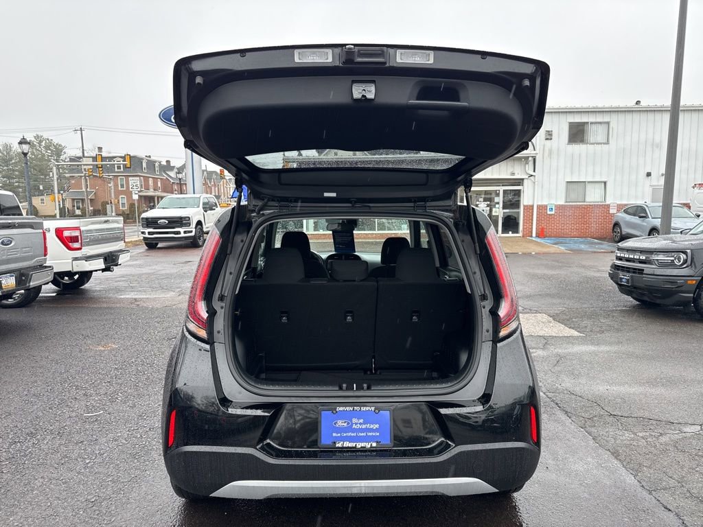 Used 2023 Kia Soul LX FWD image 10