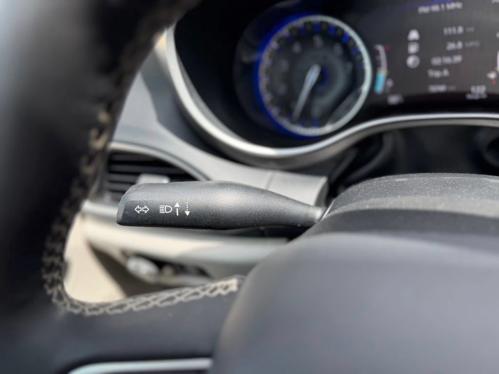 Used 2022 Chrysler Pacifica Touring-L FWD image 19