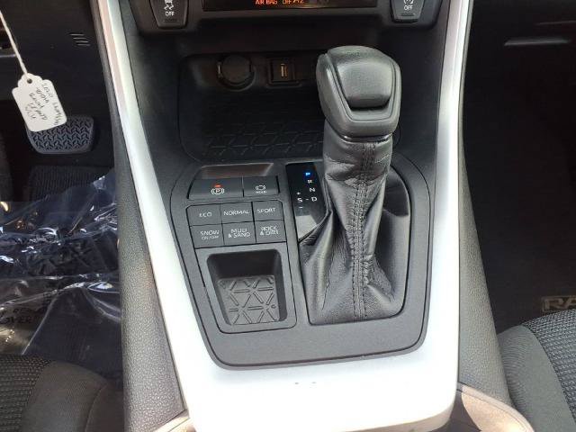 Used 2020 Toyota RAV4 LE w/ Carpet Mat Package AWD/4WD image 13