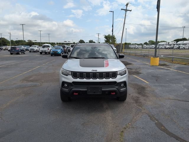 Used 2025 Jeep Compass Trailhawk AWD/4WD image 2