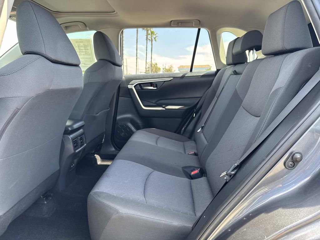 Used 2019 Toyota RAV4 XLE FWD image 25