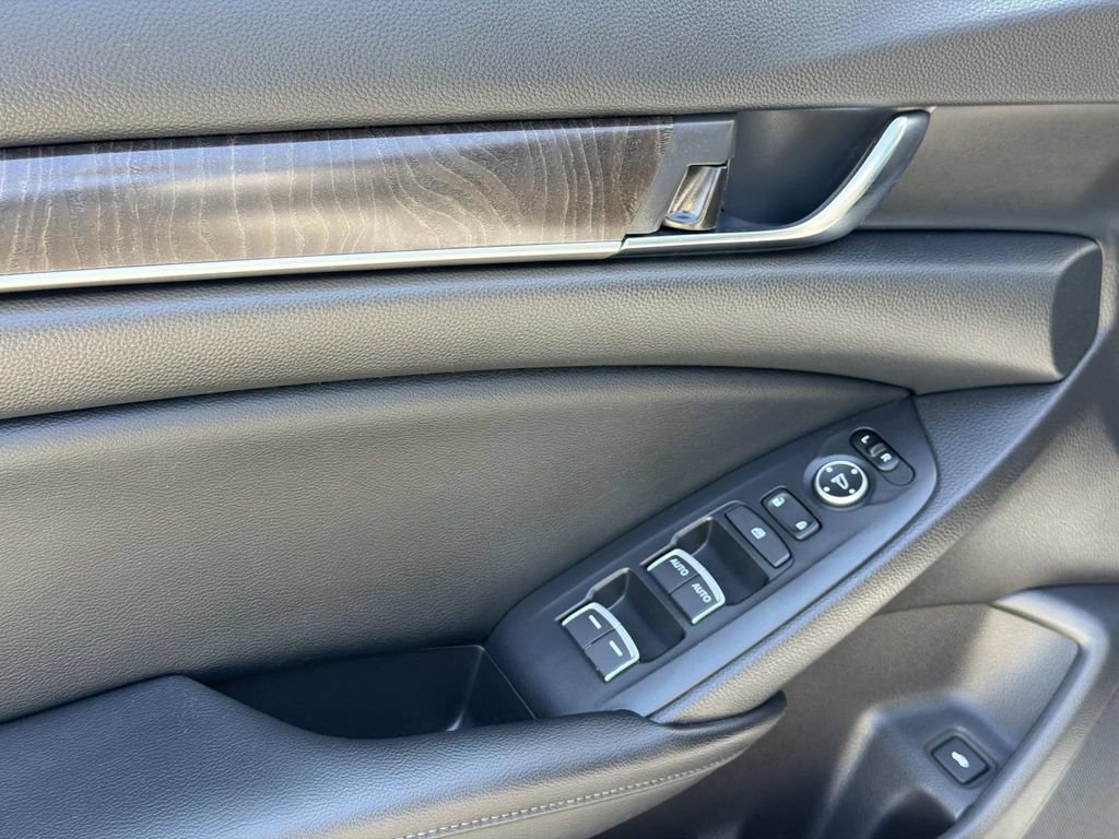 Used 2018 Honda Accord EX image 23