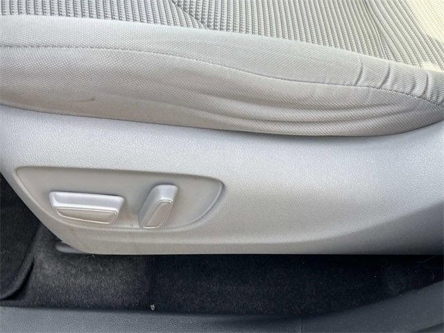 Used 2023 Toyota Highlander LE image 28